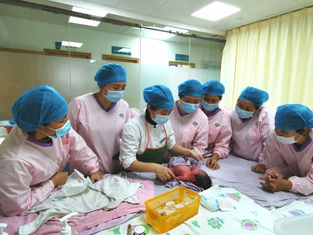 果洛妇婴监护型护送